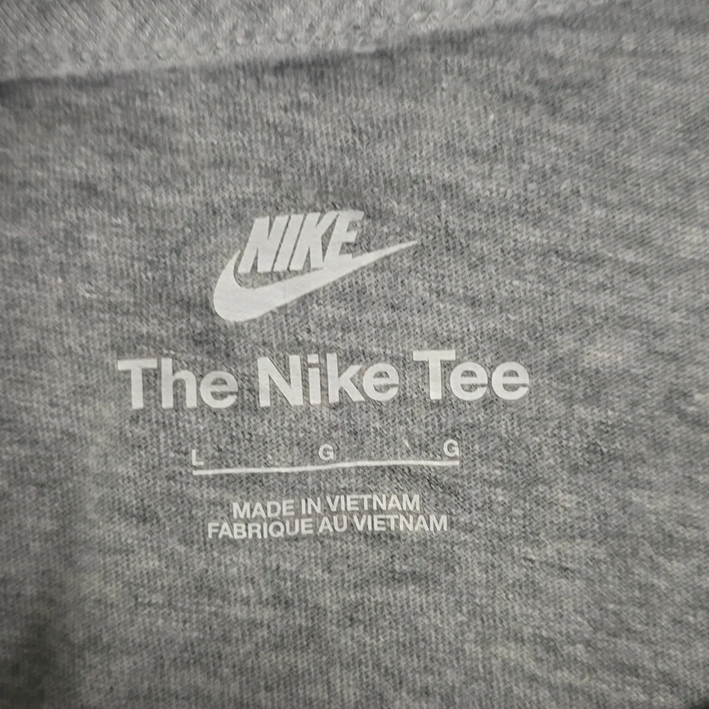 USED Men's Nike Tee - Picture 4 of 5